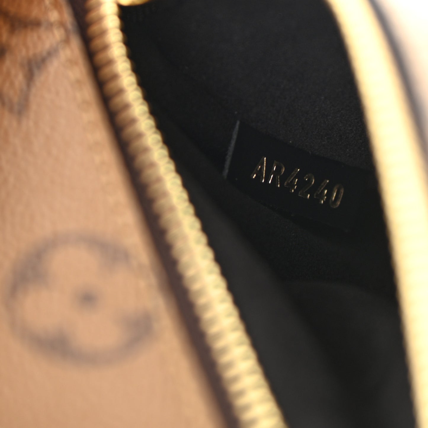 Reverse Monogram Pochette Metis