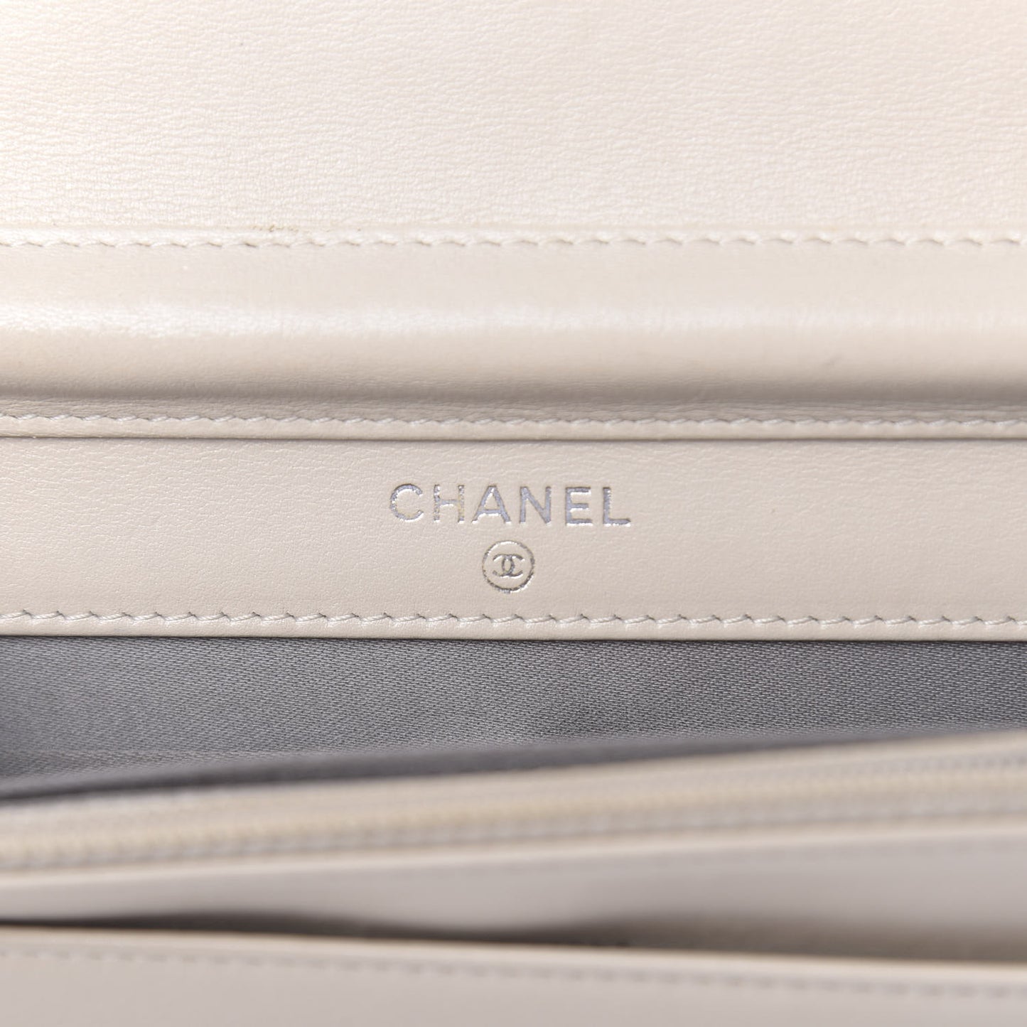 Lambskin Studded CC Wallet On Chain WOC Beige