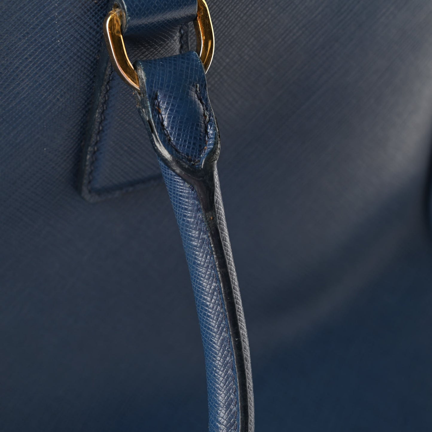 Saffiano Lux Medium Tote Bluette