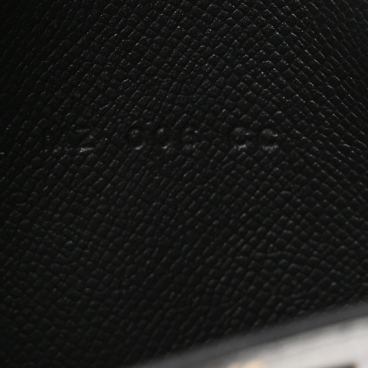 Veau Madame Kelly Pocket Compact Wallet Black