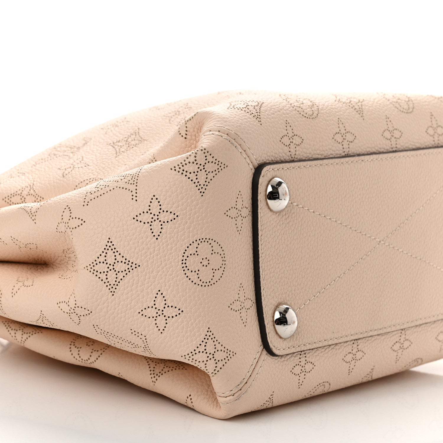 Louis Vuitton Mahina Babylone Chain BB Cream 9 of 11
