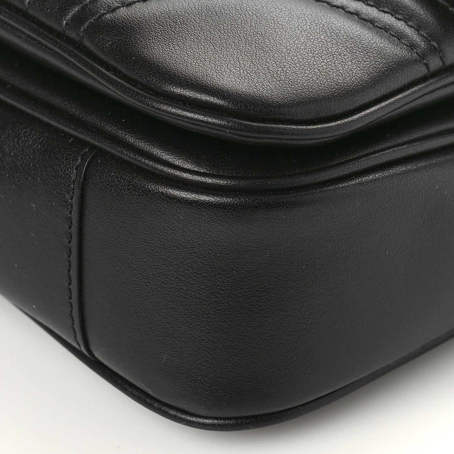 Calfskin Matelasse Monochrome GG Marmont Crossbody Shoulder Bag Black