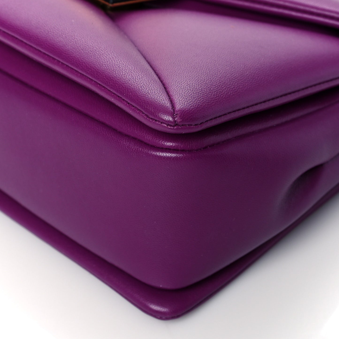 Nappa One Stud Chain Clutch Prune