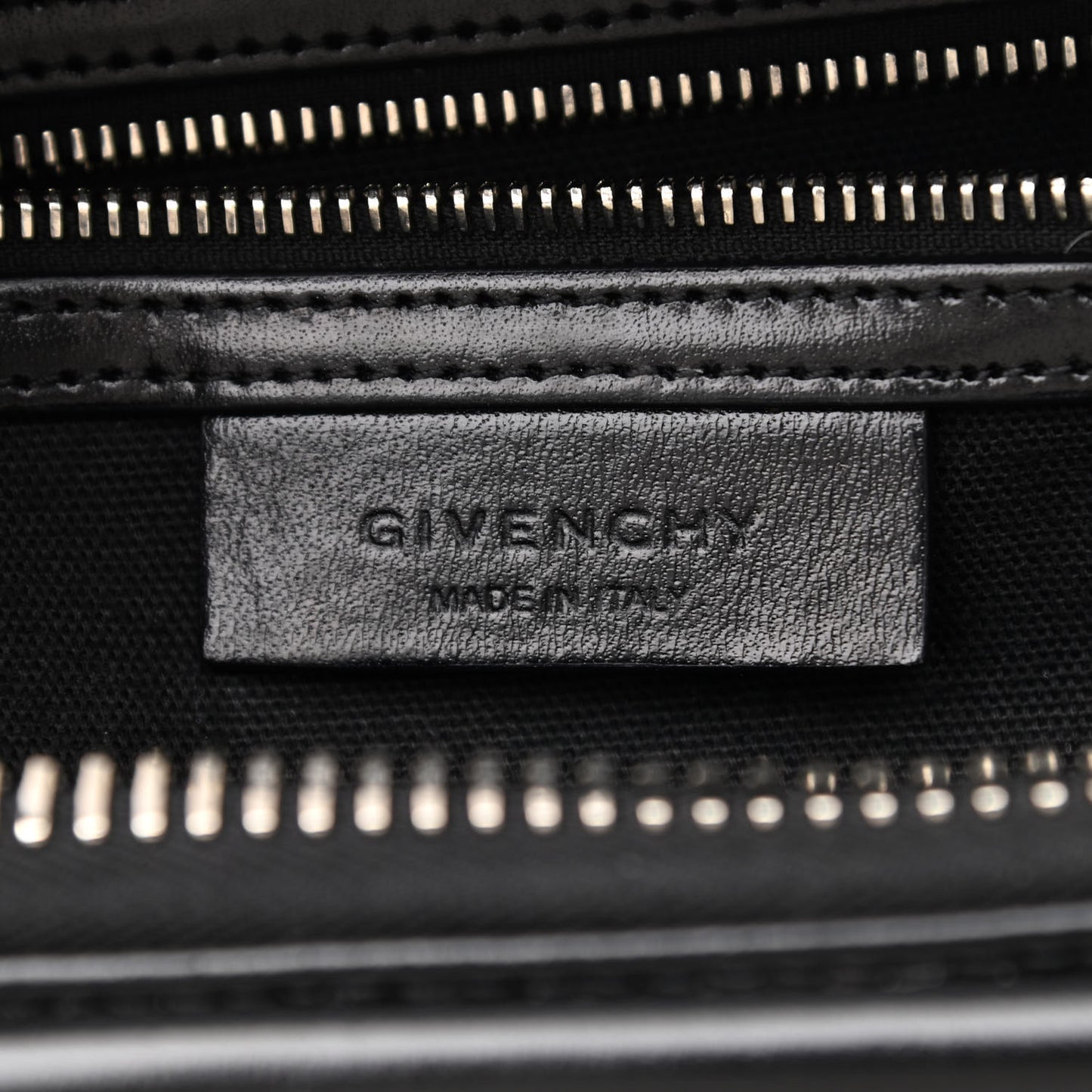Shiny Lord Calfskin Medium Antigona Black