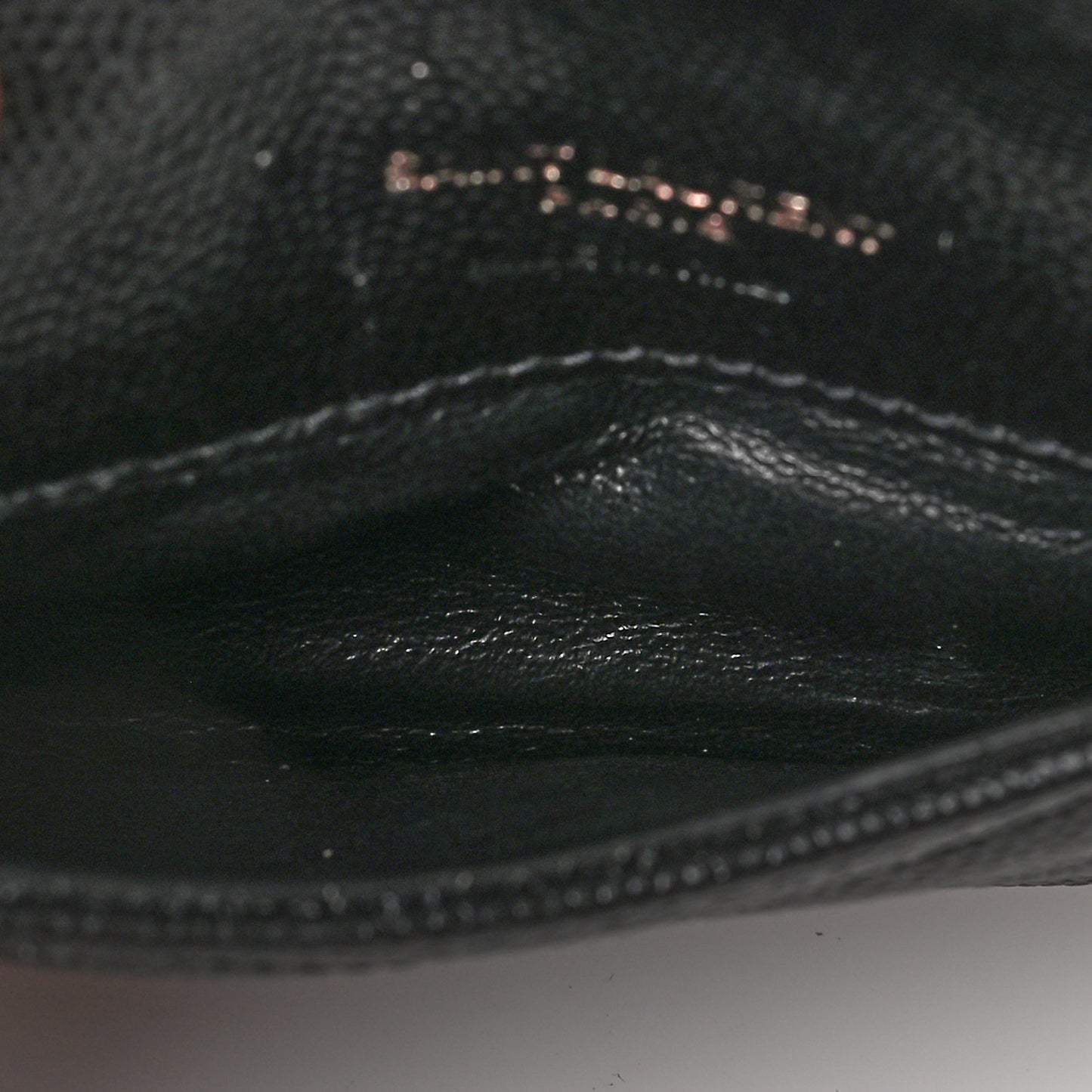 Grain De Poudre Matelasse Chevron Monogram Monochrome Compact Wallet Black