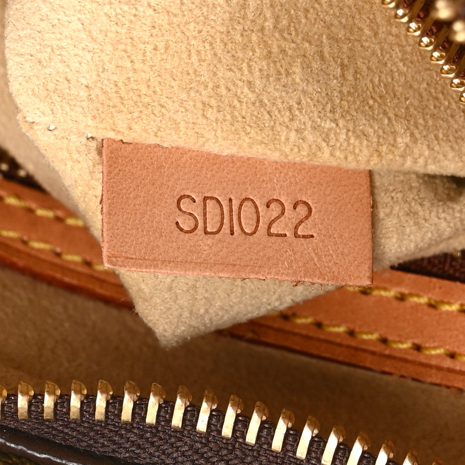 Louis Vuitton Monogram Looping MM 7 of 10