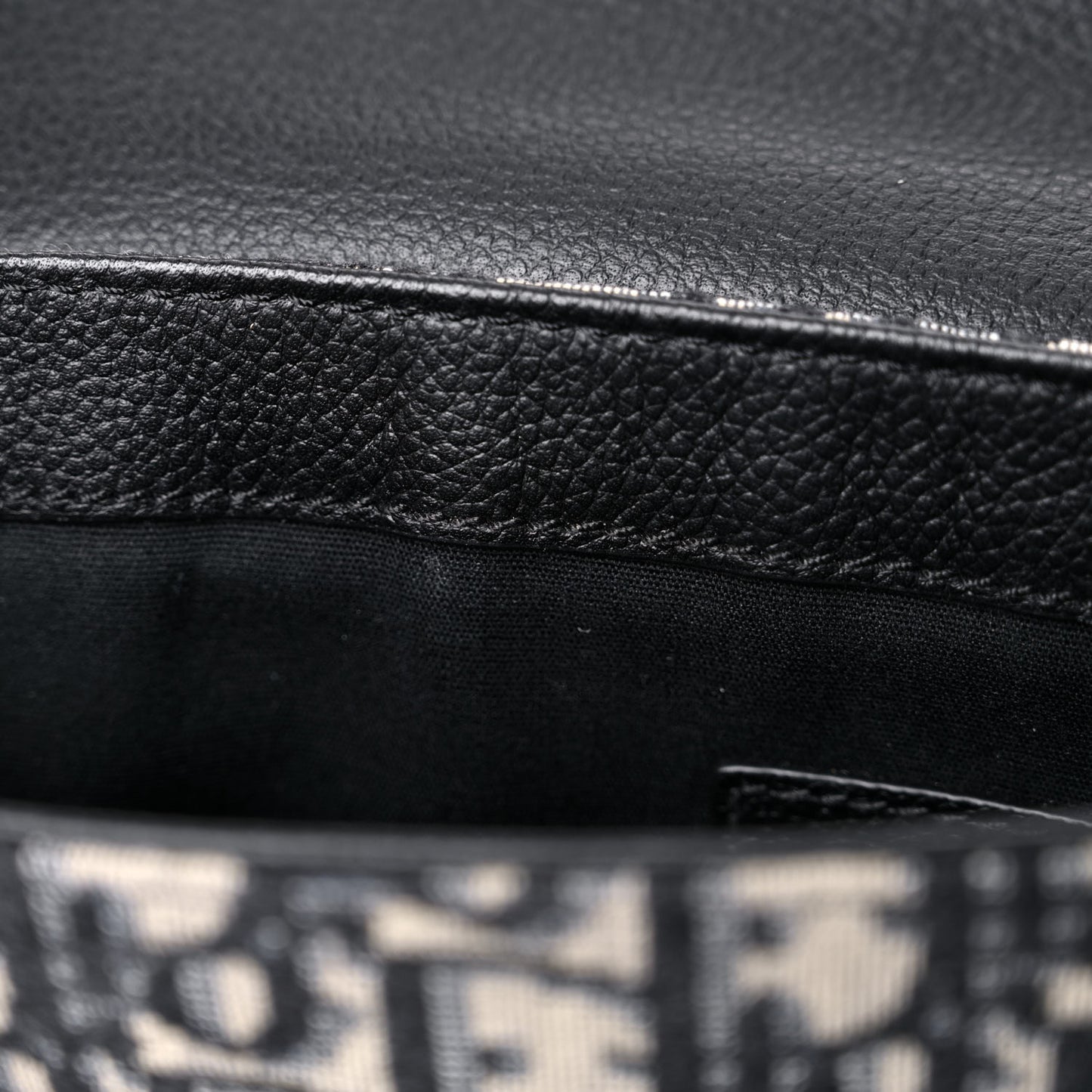 Oblique Saddle Messenger Pouch Beige Black