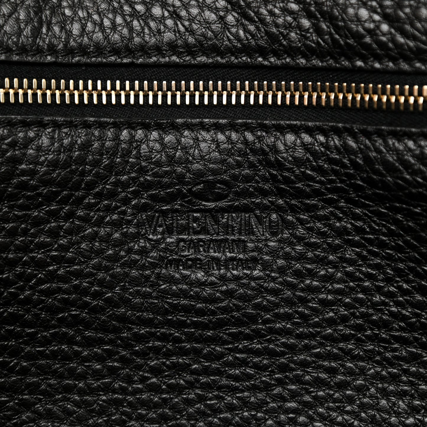 Pebbled Calfskin Medium Rockstud Tote Black