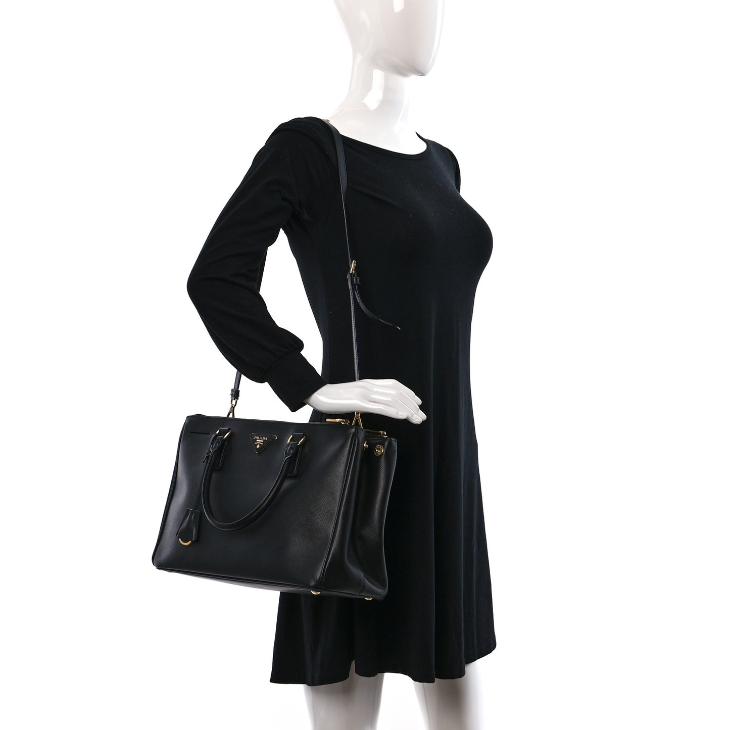 Saffiano Medium Galleria Double Zip Tote Black