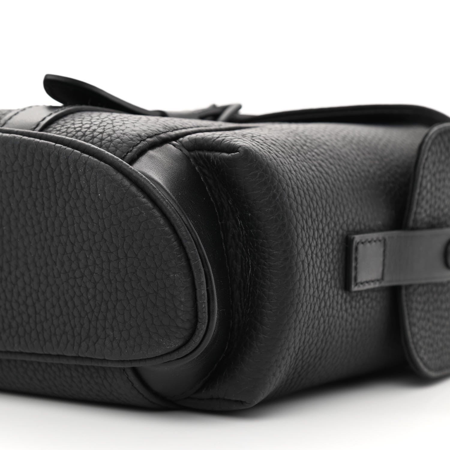Louis Vuitton Taurillon Christopher Messenger Black 9 of 10