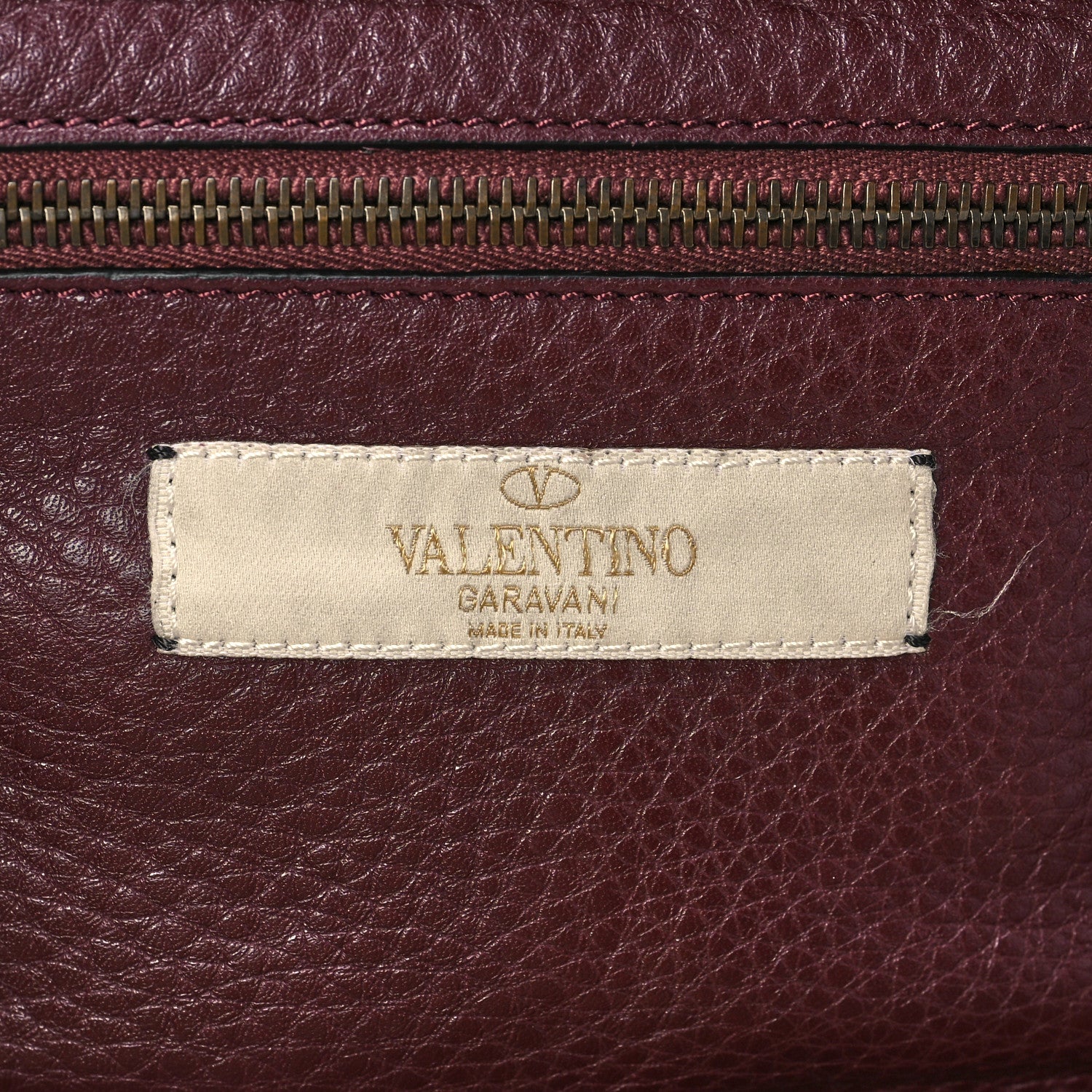 Valentino Garavani Grained Calfskin Small Rockstud Rolling Tote Rubin 6 of 7