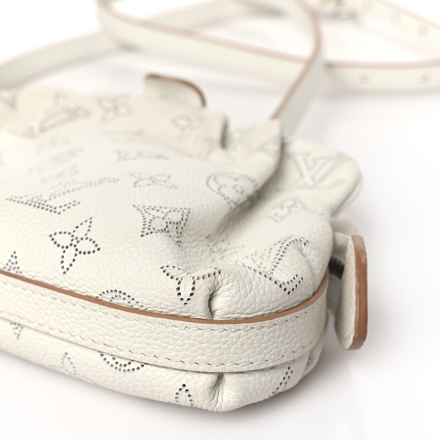 Louis Vuitton Mahina Scala Mini Pouch Snow White Arizona 8 of 8