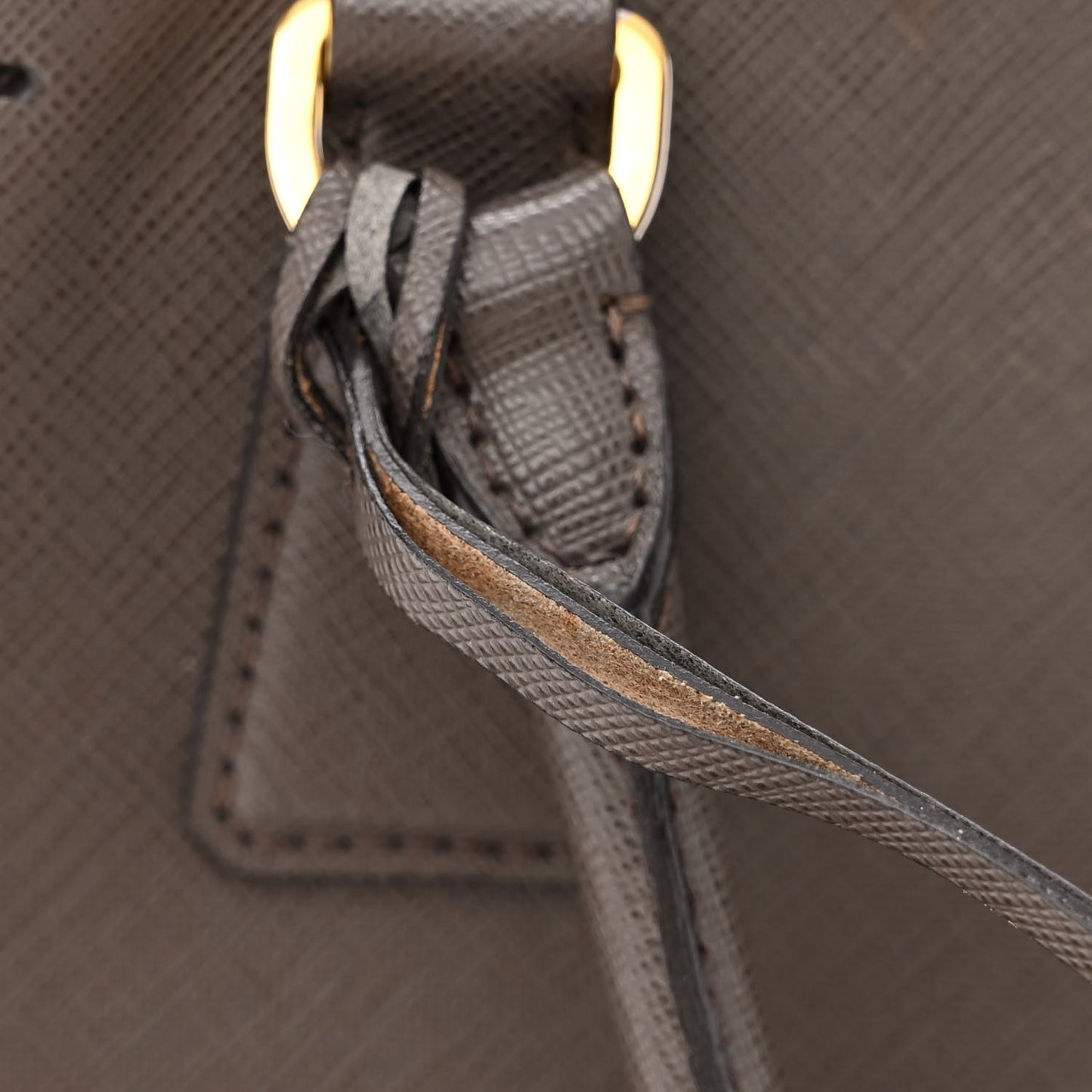 Saffiano Medium Galleria Double Zip Tote Argilla