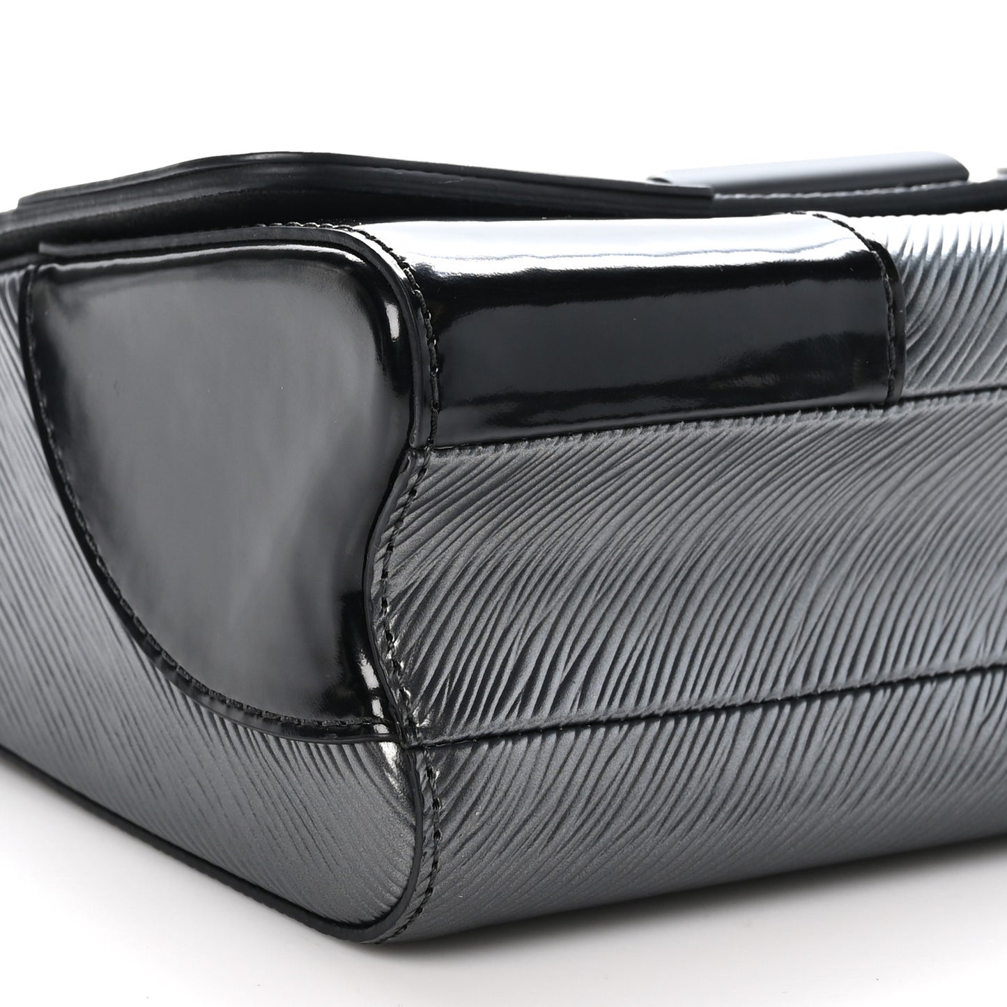 Epi Patent Twist Shoulder Bag MM Anthracite Nacre
