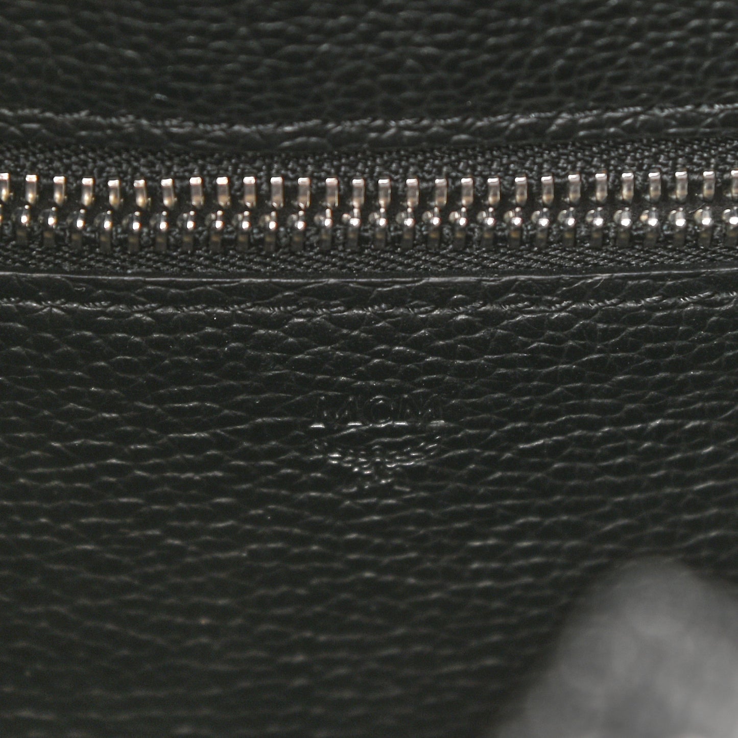 Grained Calfskin Visetos Medium Sarah Hobo Black