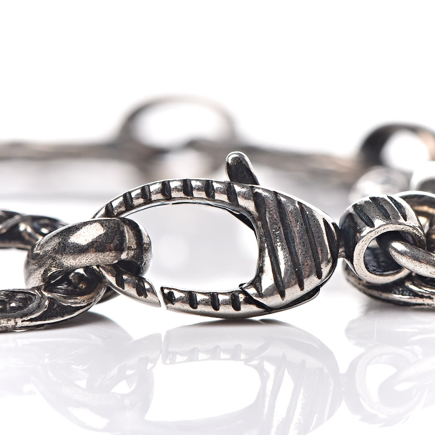 Gucci Sterling Silver Textured Interlocking G Charm Bracelet 5 of 5