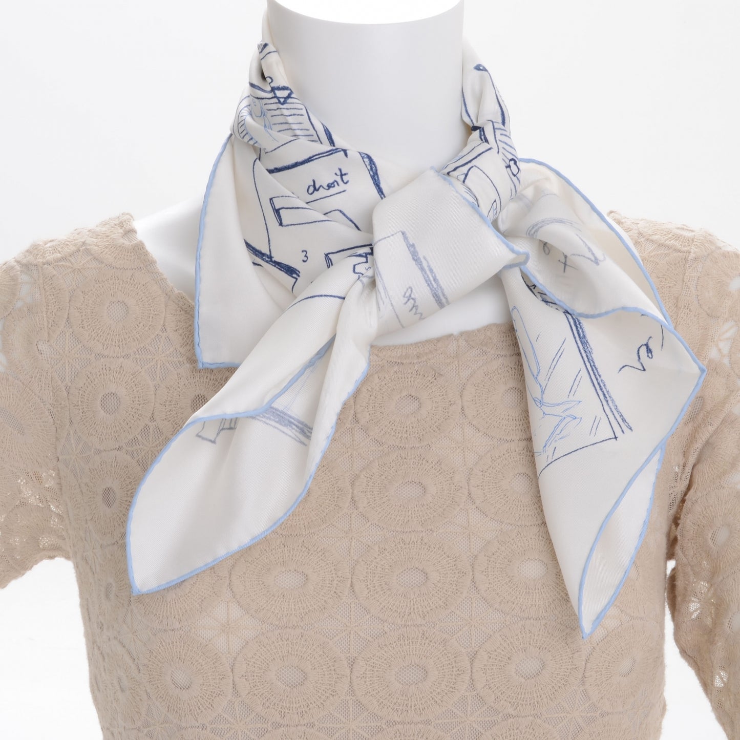 Silk Instructions Sur L'Art de Nouer et Porter Votre Carre Scarf 70