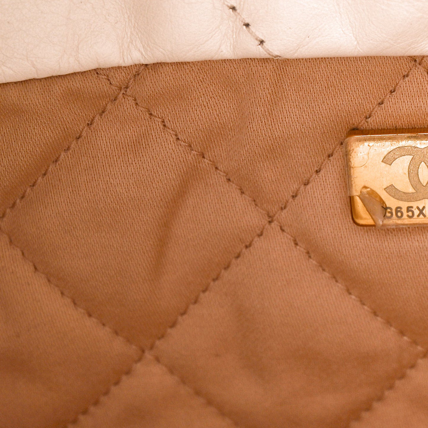 Shiny Calfskin Quilted Chanel 22 White