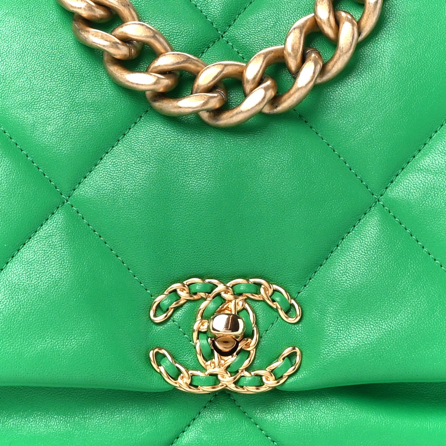 Lambskin Quilted Maxi Chanel 19 Flap Green