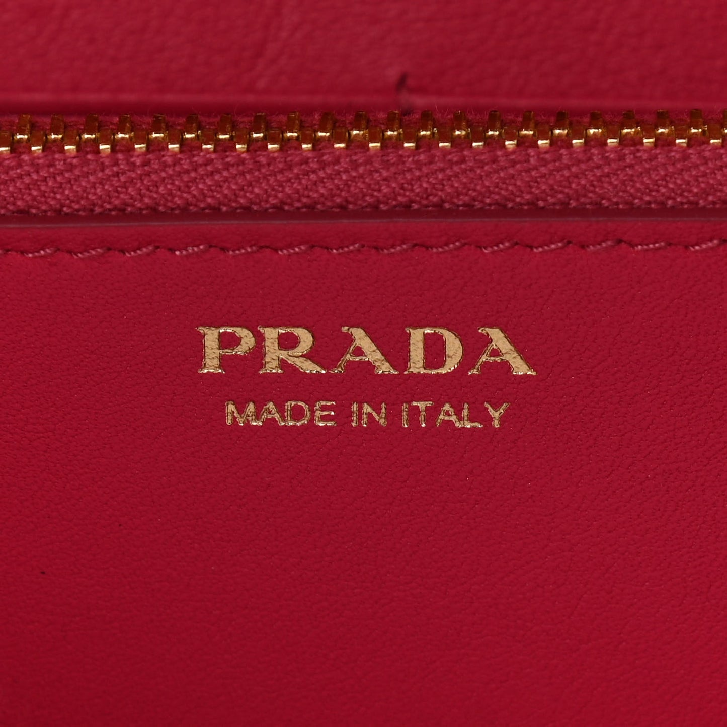 Vitello Move Metal Oro Chain Wallet Peonia