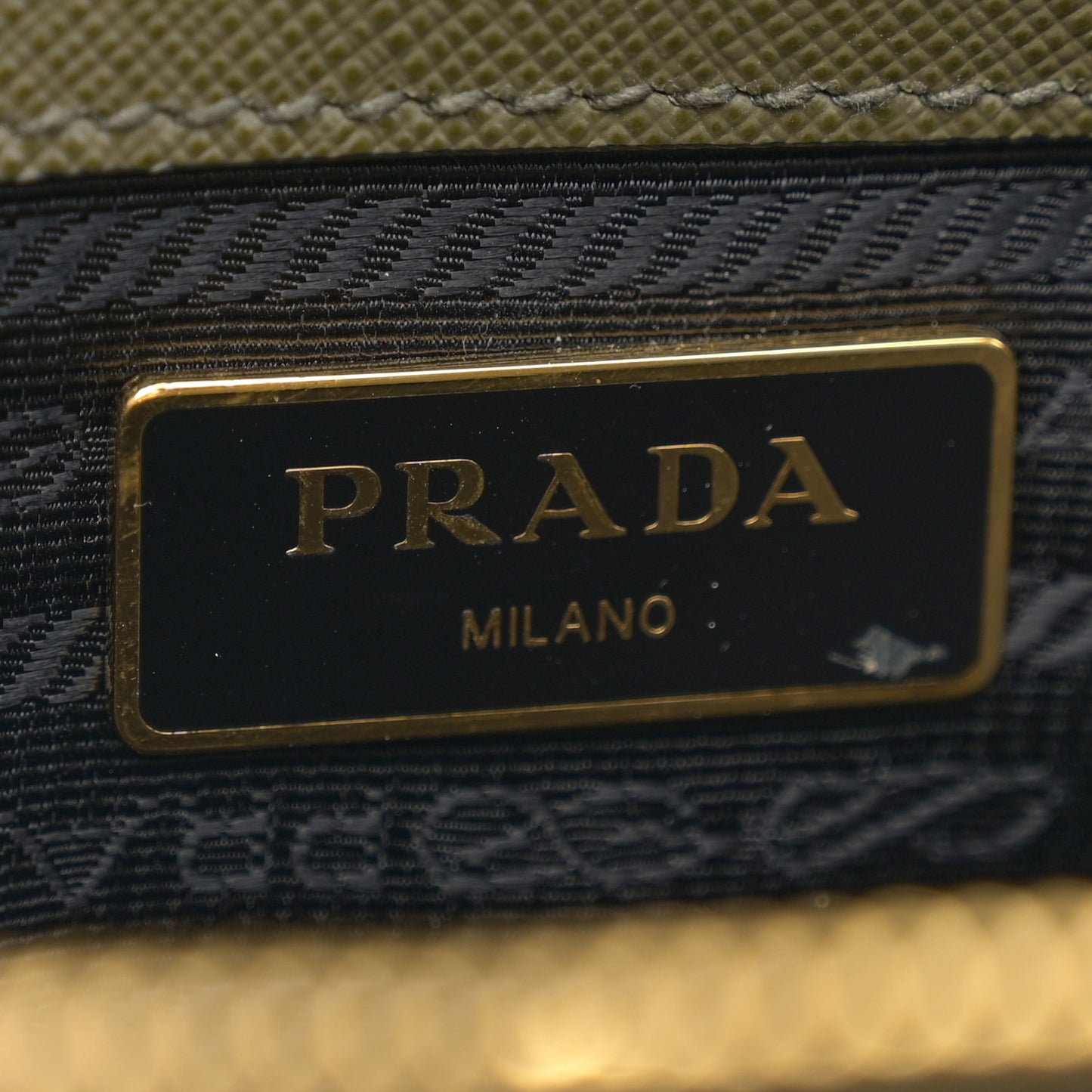 Saffiano Lux Medium Tote Militaire