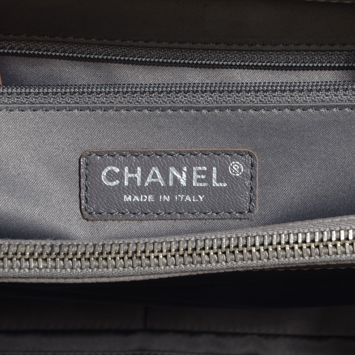 Caviar XL Grand Shopping Tote GST Grey