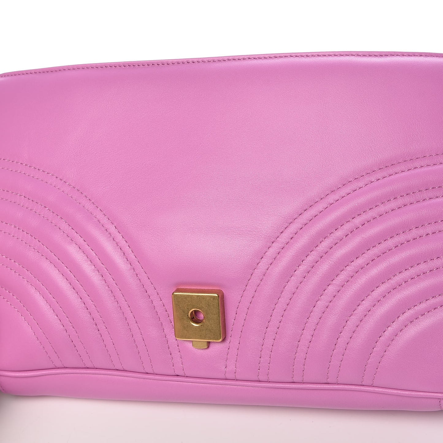Calfskin Matelasse Medium GG Marmont Shoulder Bag Candy Mousse