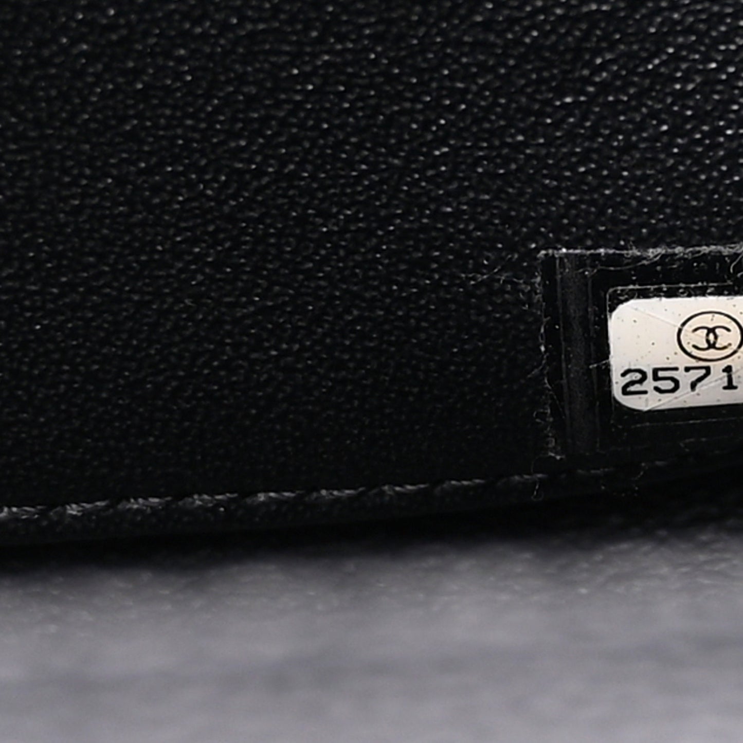 Caviar Quilted Medium Business Affinity Flap Black