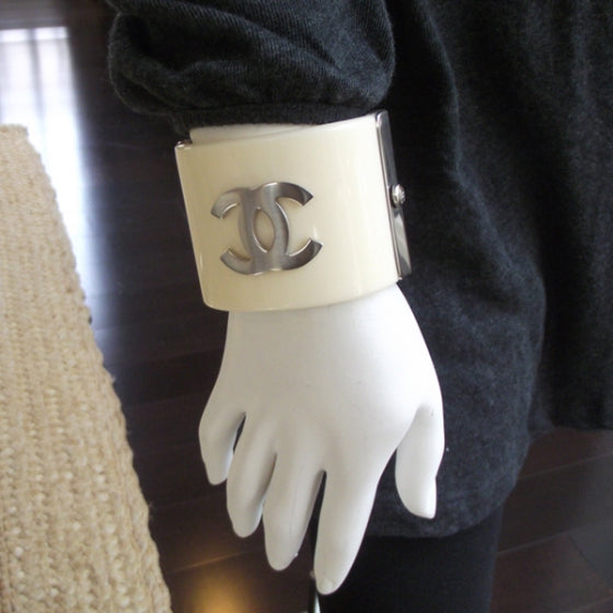 Chanel Cream Black Ceramic CC Cuff NIB 2 of 5