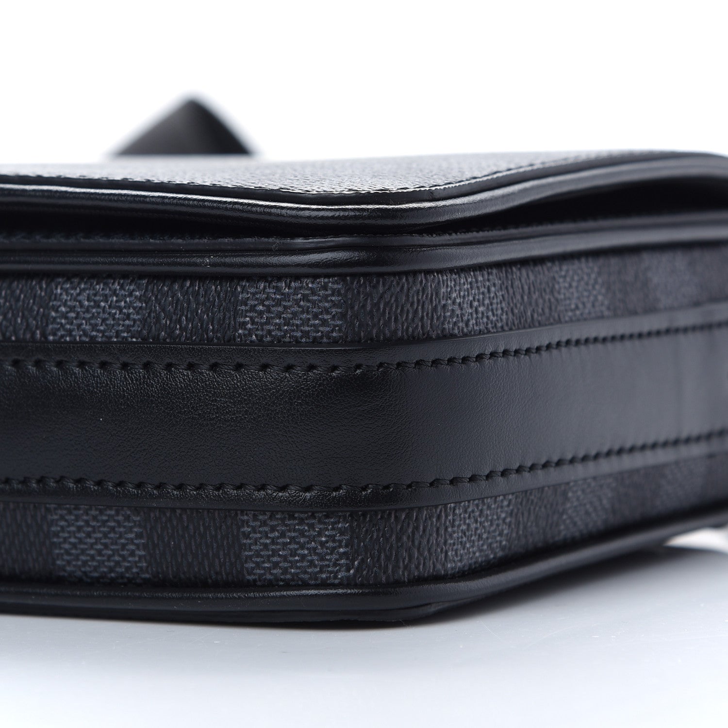 Louis Vuitton Damier Graphite 3D Studio Messenger 8 of 9