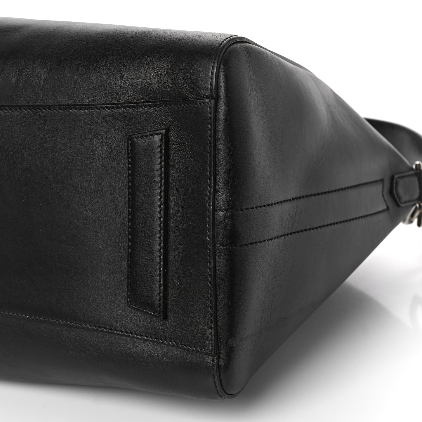 Smooth Calfskin Medium Antigona Black
