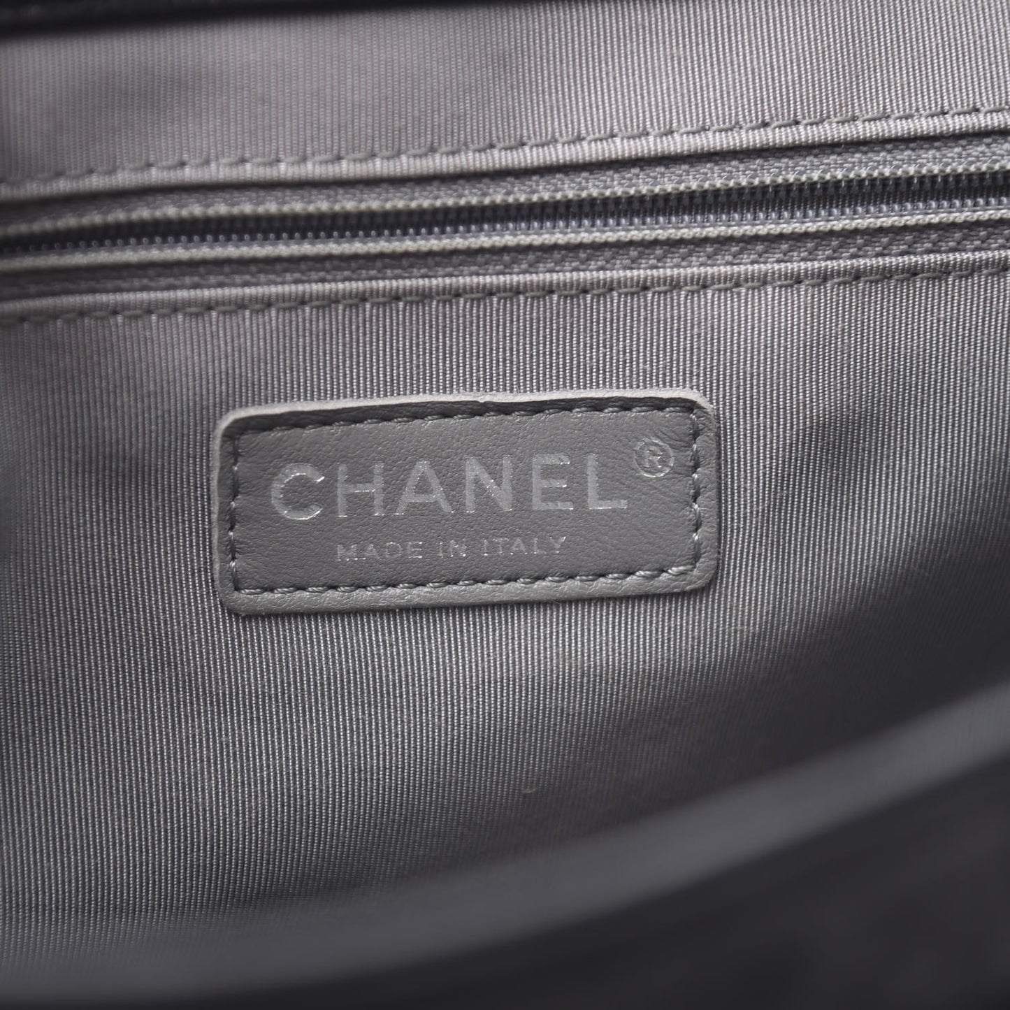 Crumpled Lambskin Quilted Medium Chain Around Messenger Black