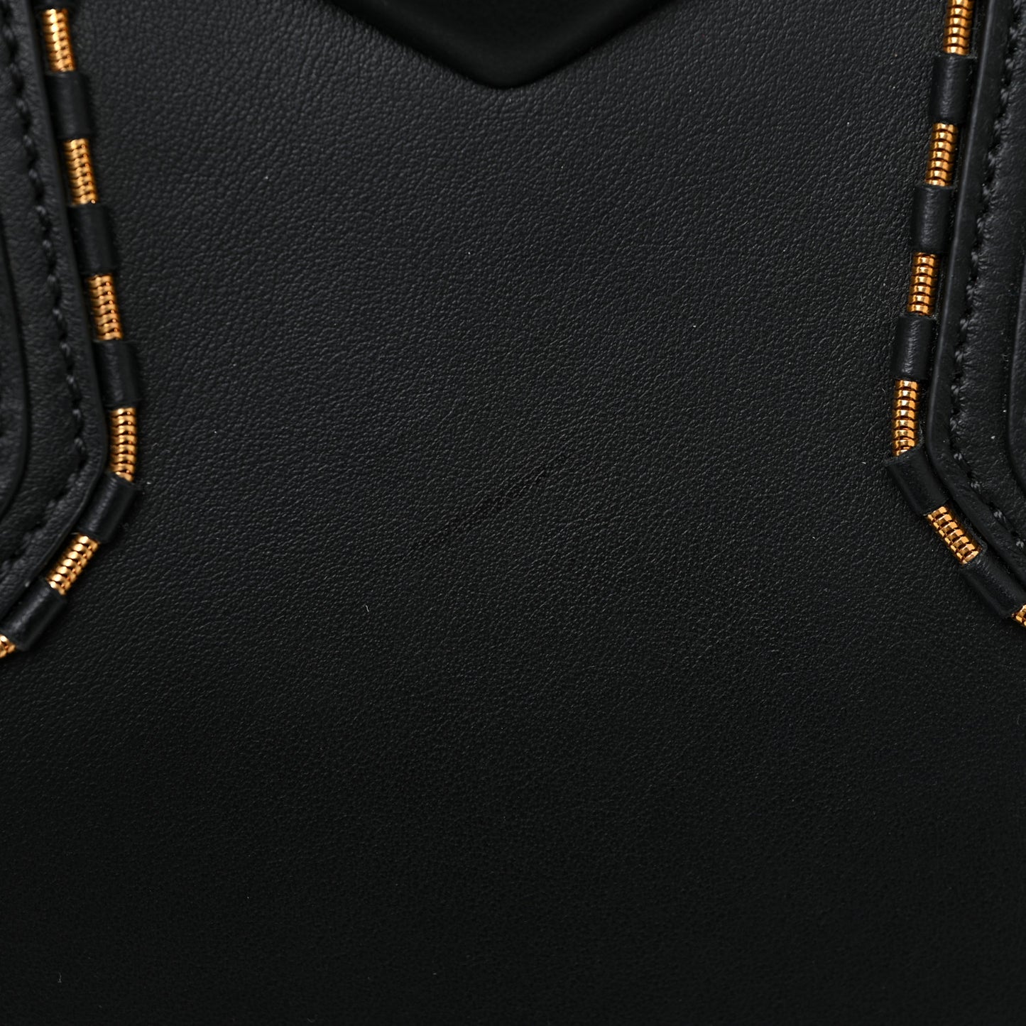 Sugar Goatskin Small Chain Piping Antigona Black