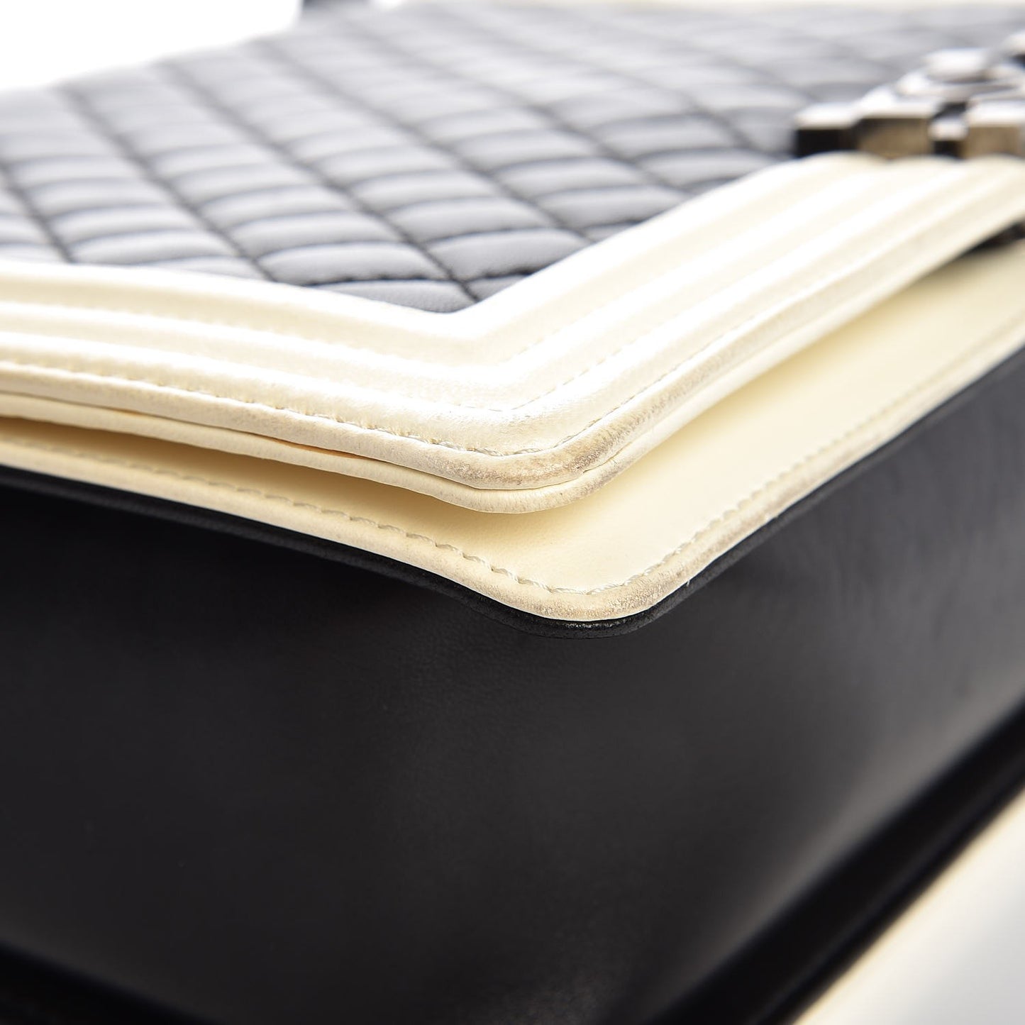 Lambskin Quilted Large Boy Flap Black White