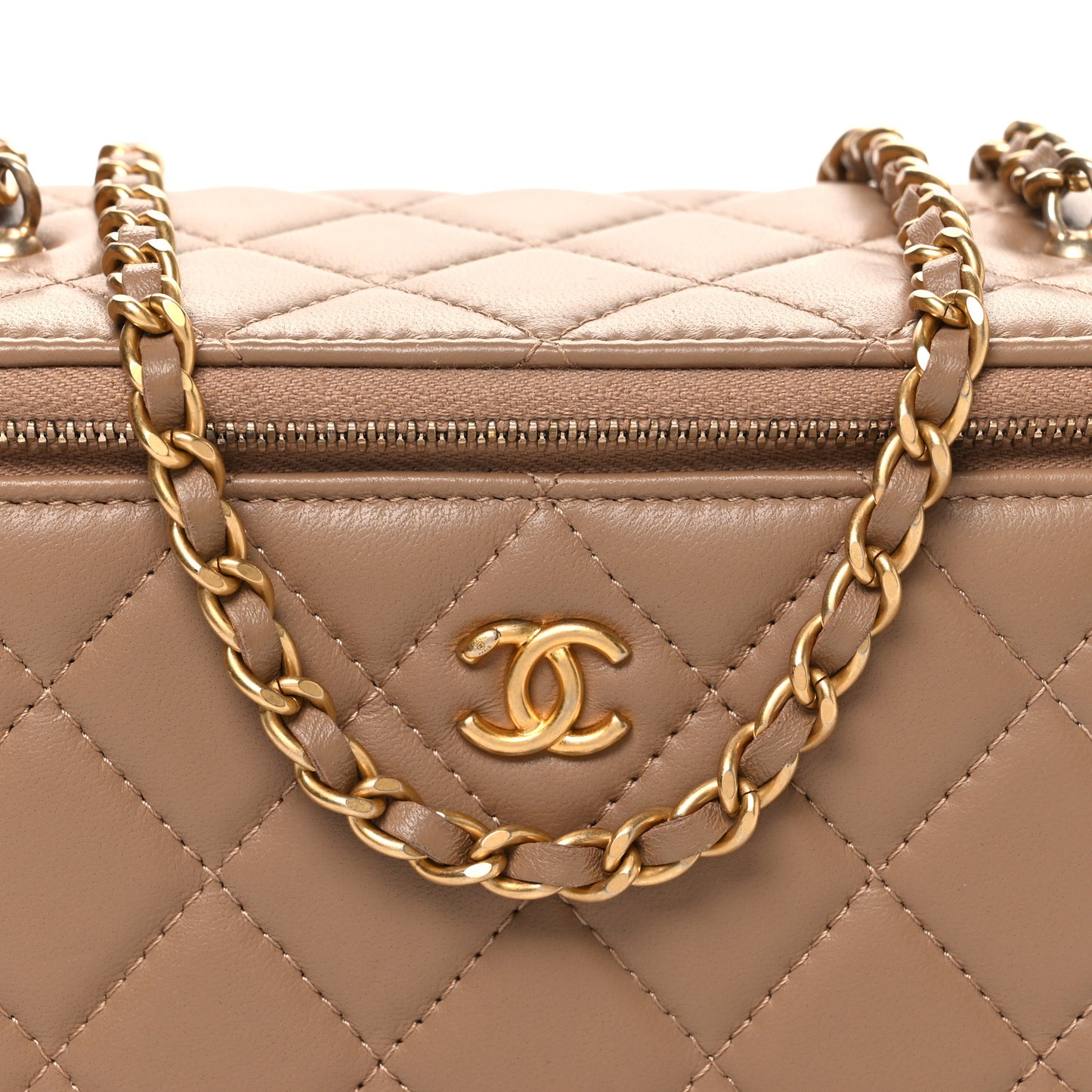 Lambskin Quilted Pearl Crush Small Vanity Case With Chain Beige