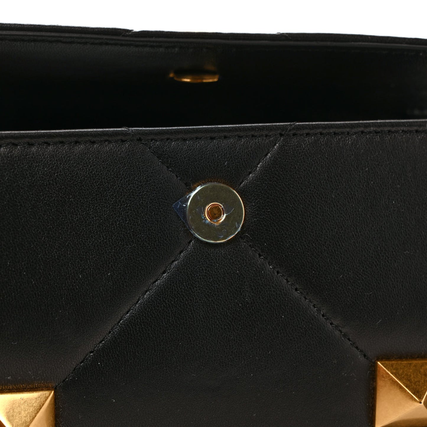 Nappa Roman Stud Wallet on Chain Black