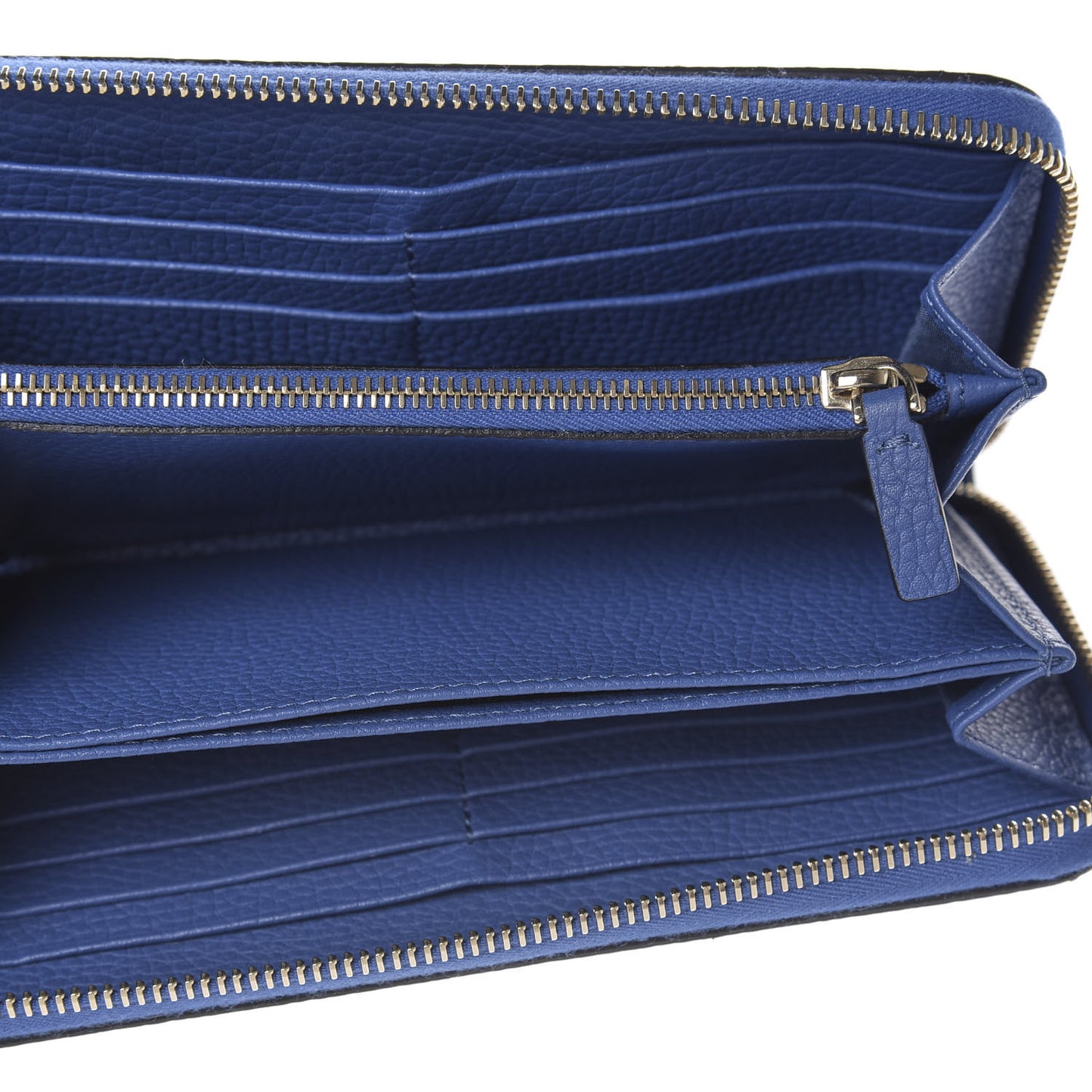 Pebbled Calfskin Rockstud Zip Around Wallet Baltique