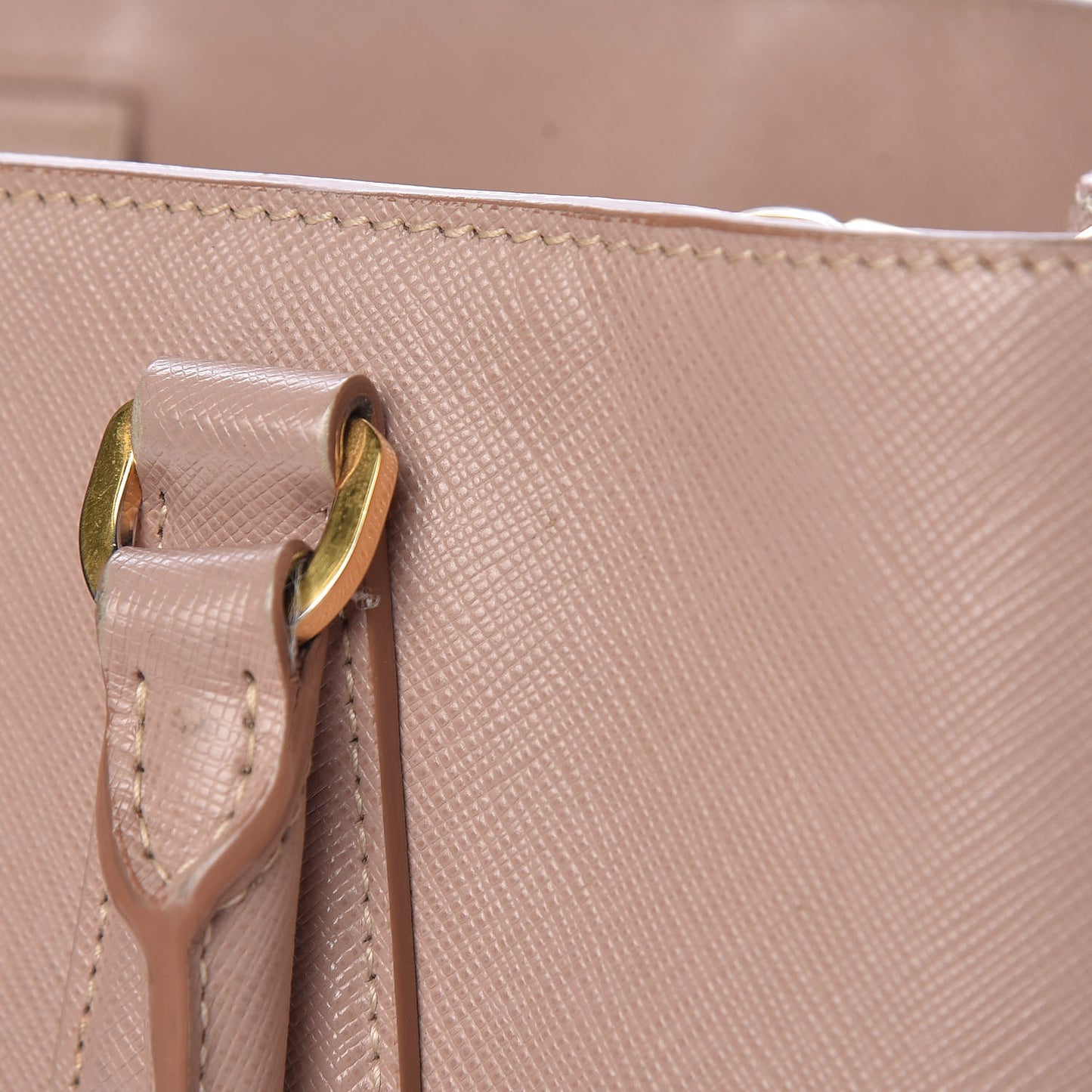 Saffiano Lux Medium Tote Cammeo