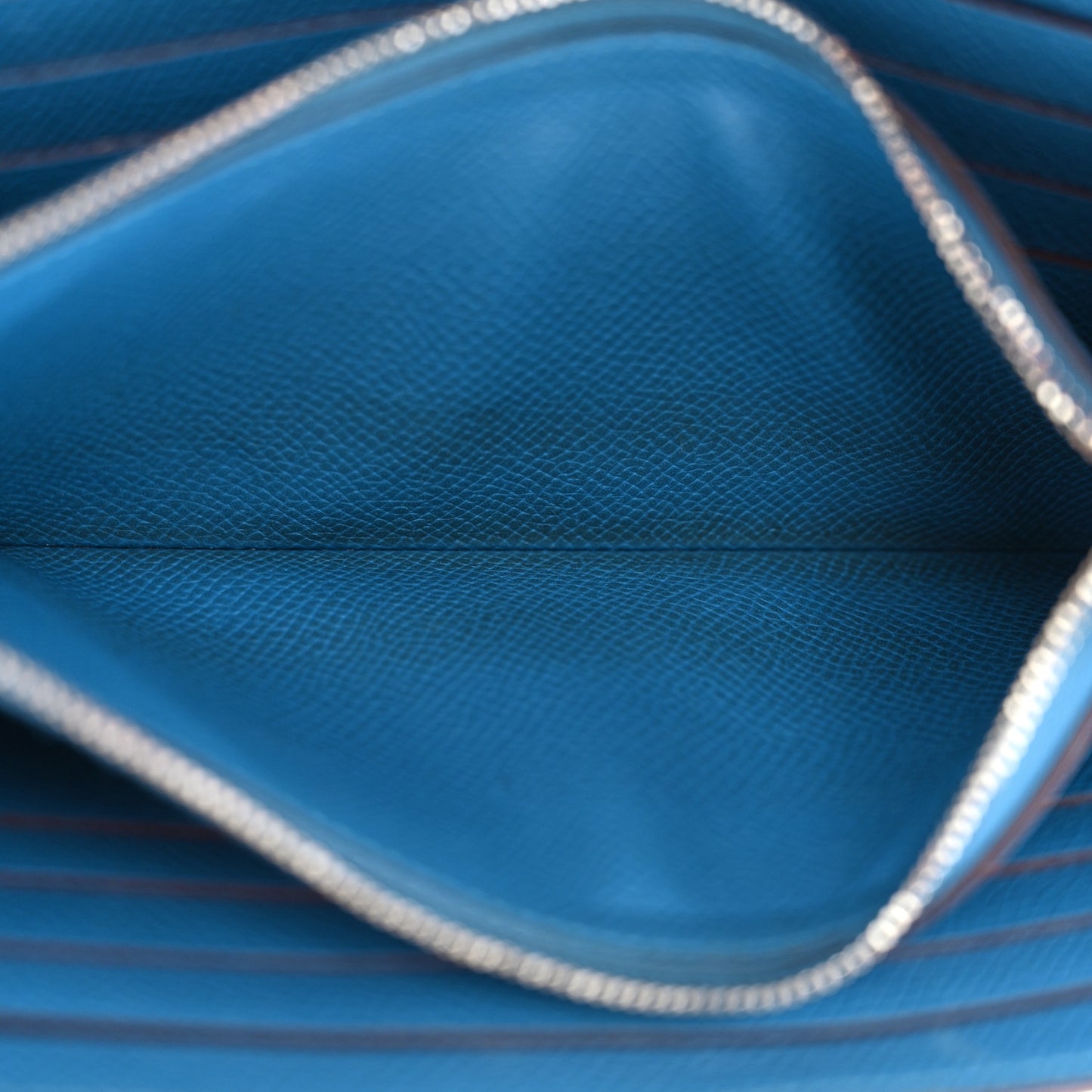 Epsom Kelly Longue Wallet