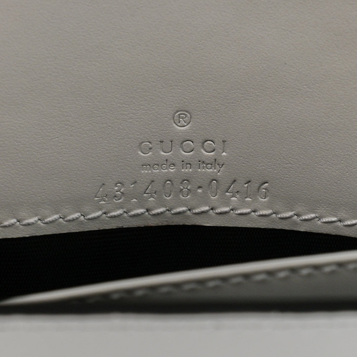 Guccissima Signature Bowy Chain Wallet Mystic White