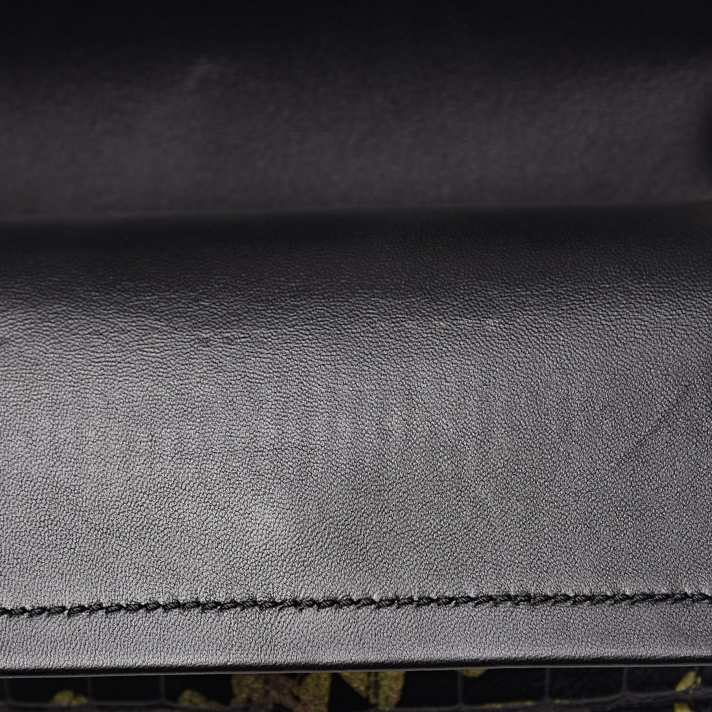 Calfskin Crocodile Embossed Graffiti 2.55 Cocodile Reissue 225 Flap Black Pink