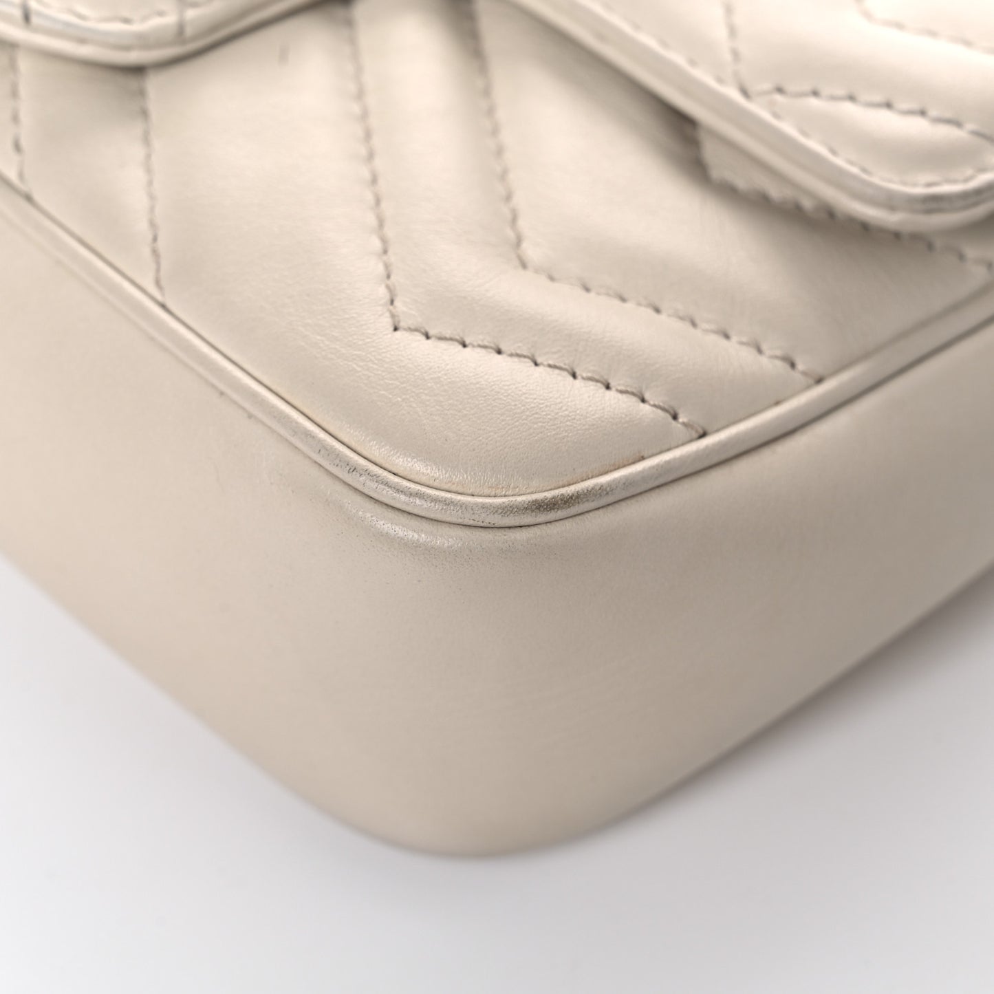 Calfskin Matelasse Super Mini GG Marmont Shoulder Bag White