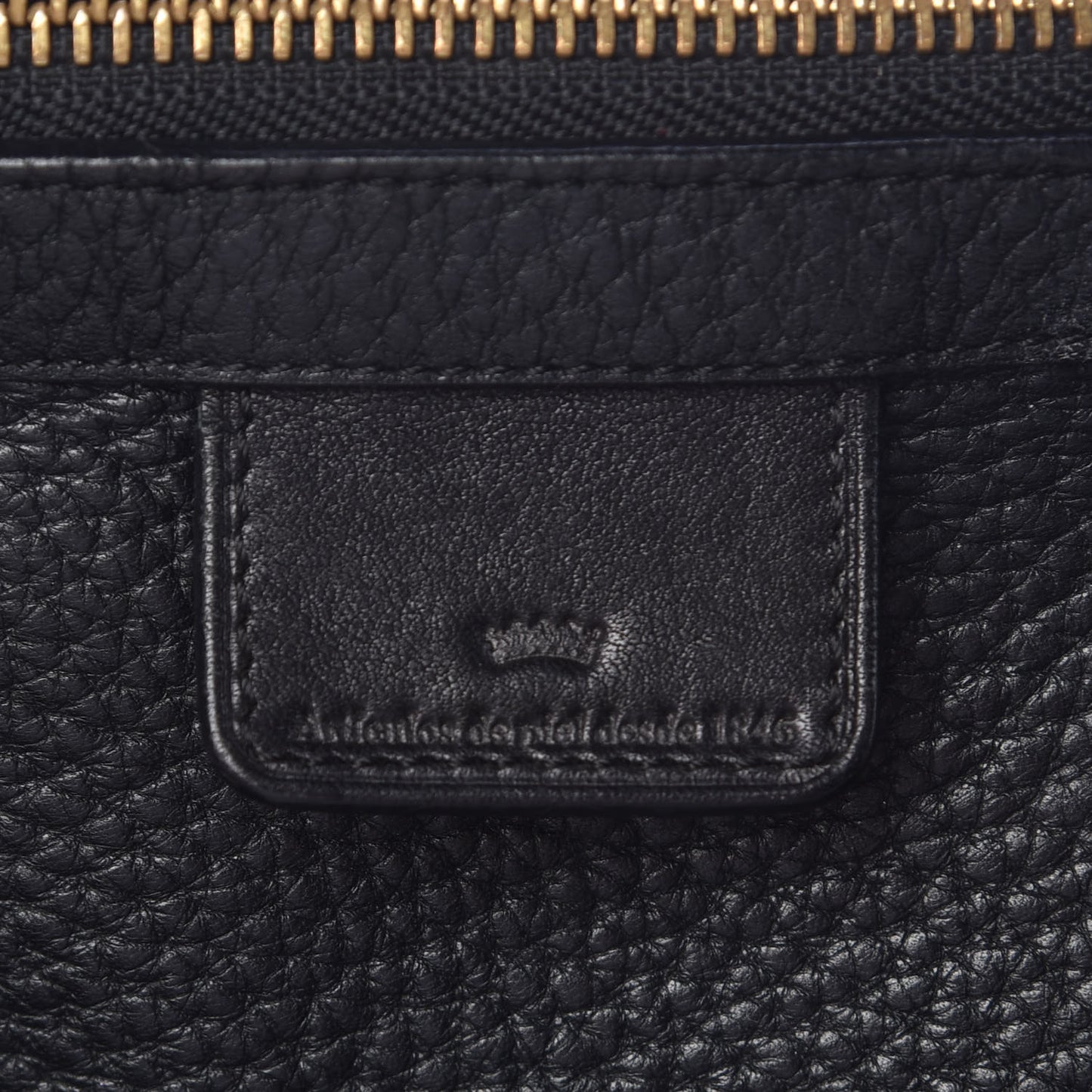 Calfskin Fusta 31 Shoulder Bag Black