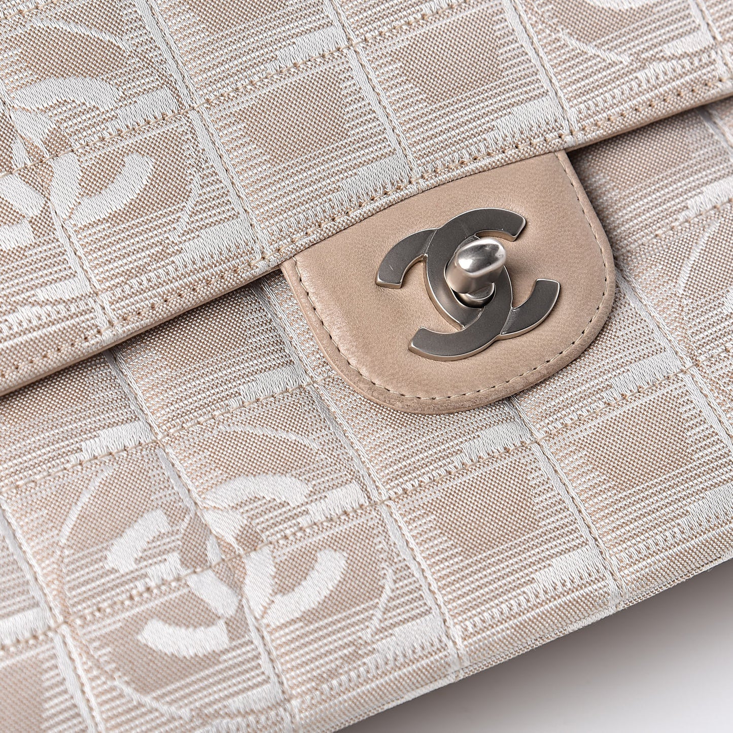 Nylon Medium Travel Flap Light Beige