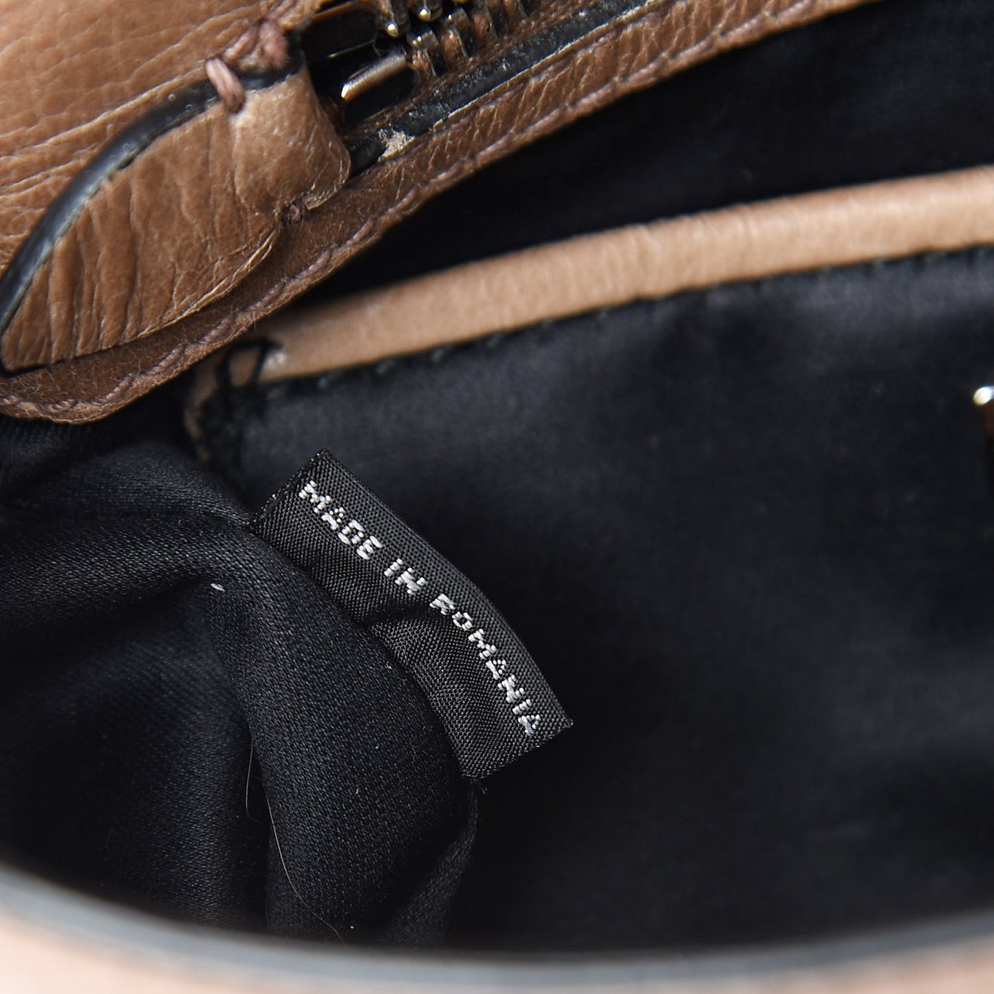 Vitello Shine Crossbody Cipria