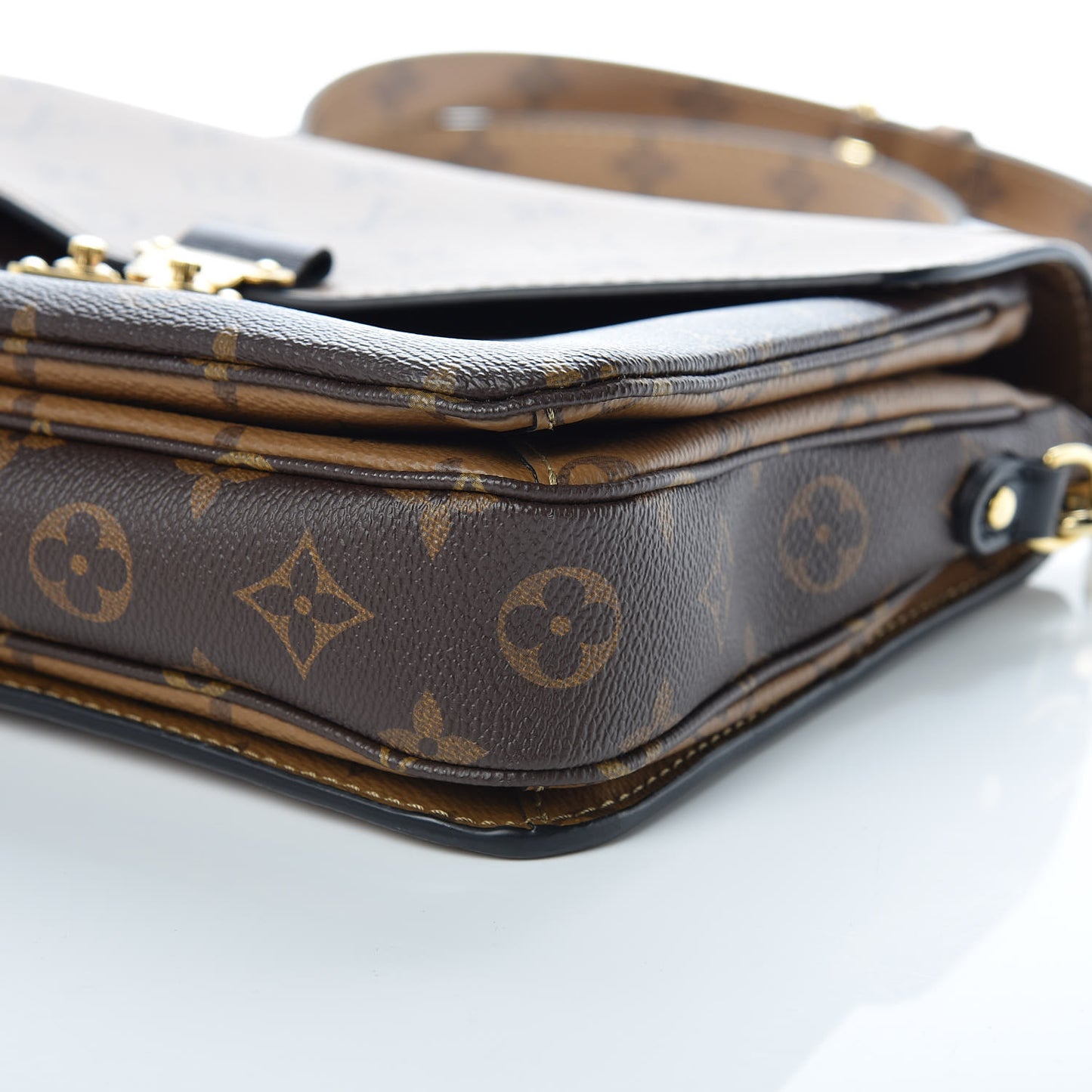 Reverse Monogram Pochette Metis