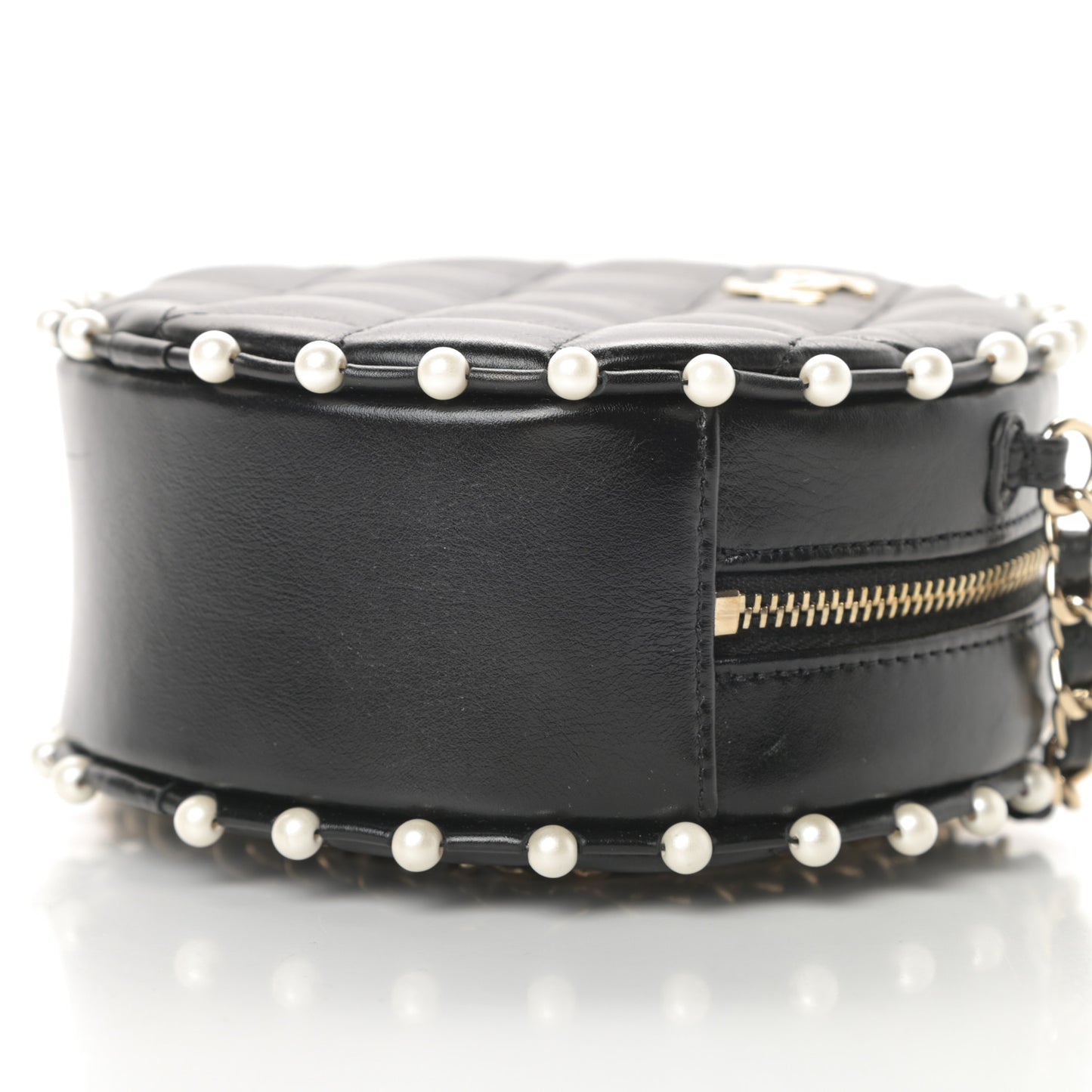 Calfskin Quilted Pearl Round Clutch With Chain Black