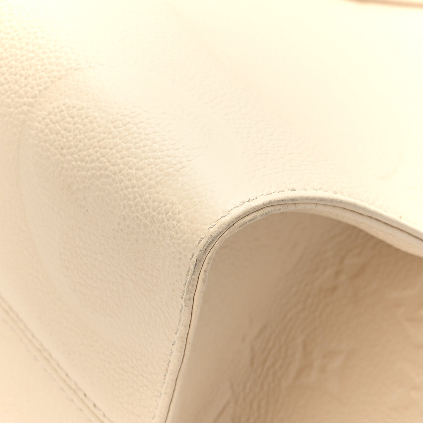 Empreinte Monogram Giant Onthego MM Creme