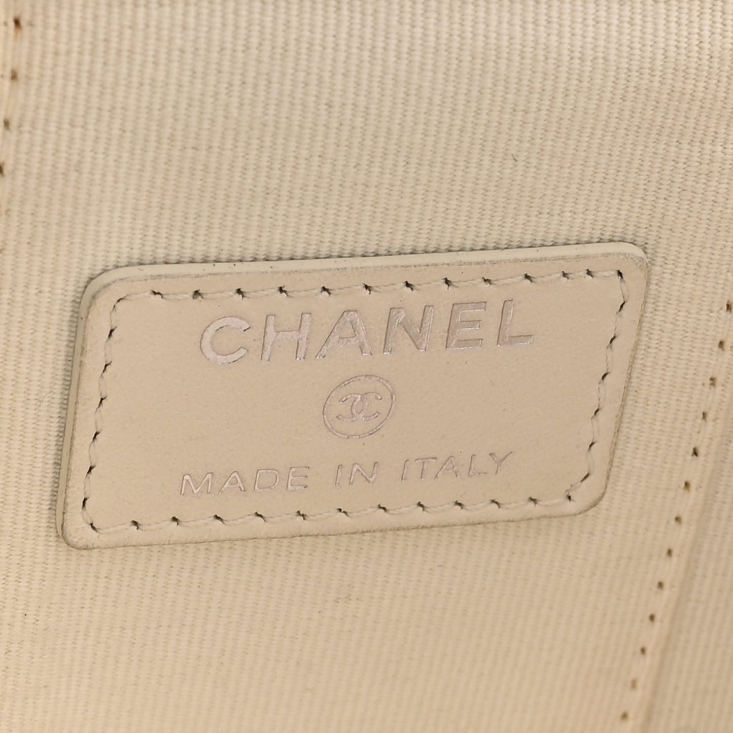 Caviar Quilted Enamel Coco Mini Vanity Case With Chain White