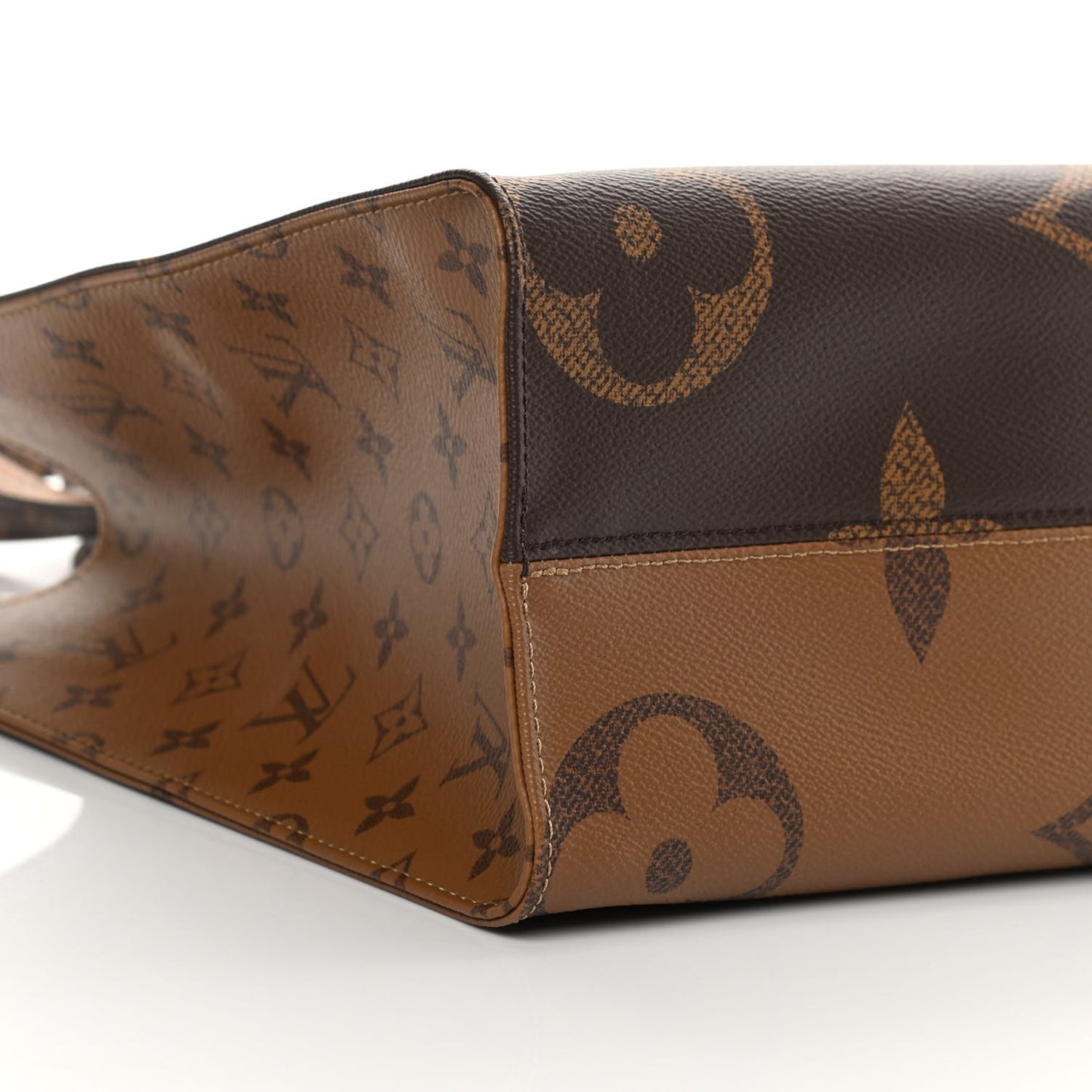 Reverse Monogram Giant Onthego MM